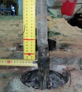 Anchor bolts threading straightness test